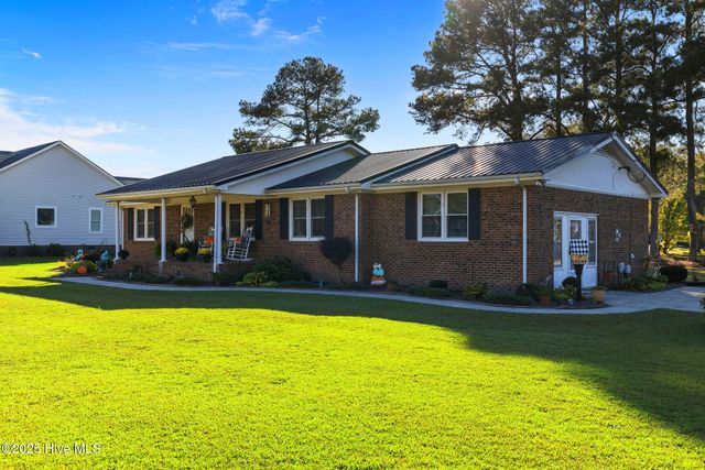 631 E Sanders Street, Four Oaks, NC 27524