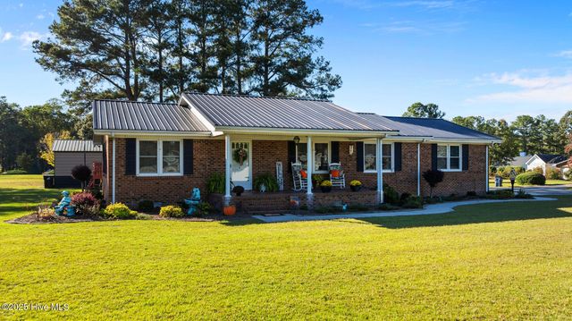 631 E Sanders Street, Four Oaks, NC 27524