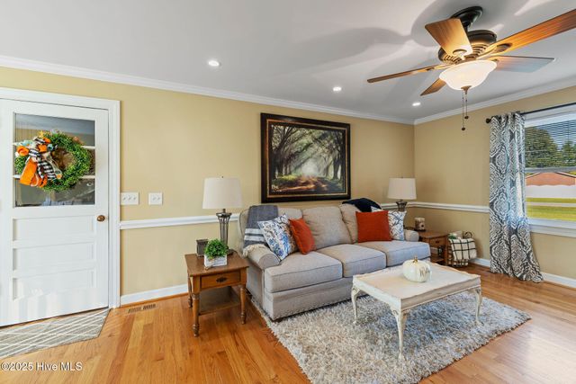 631 E Sanders Street, Four Oaks, NC 27524