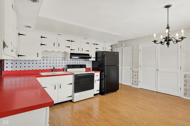 10020 Holaday Drive, Carmel, IN 46032