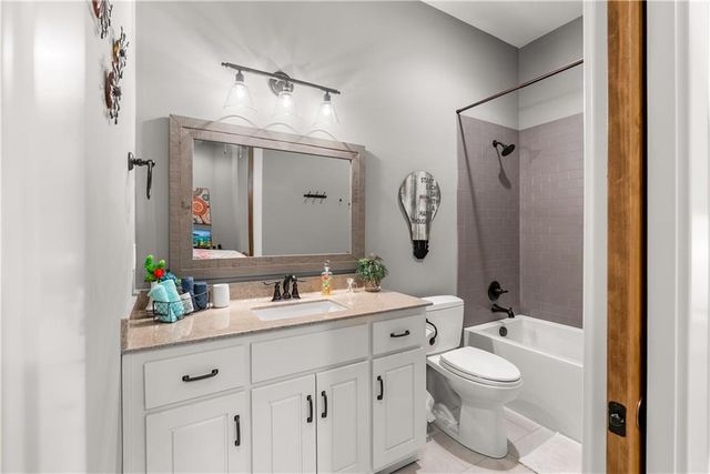 9707 S Perdue Road, Grain Valley, MO 64029