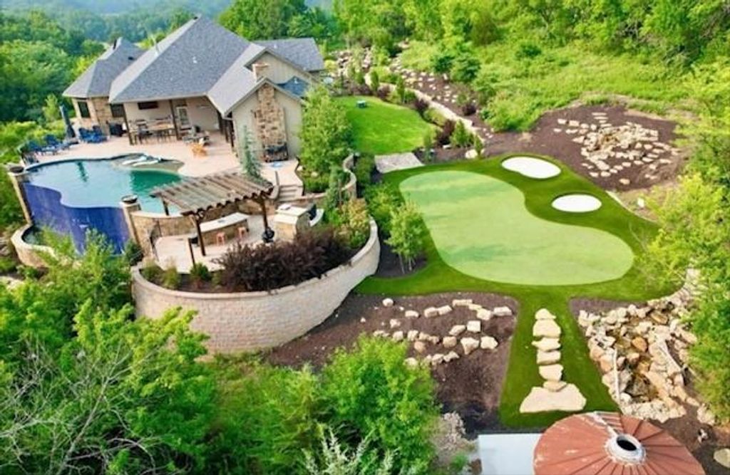 9707 S Perdue Road, Grain Valley, MO 64029