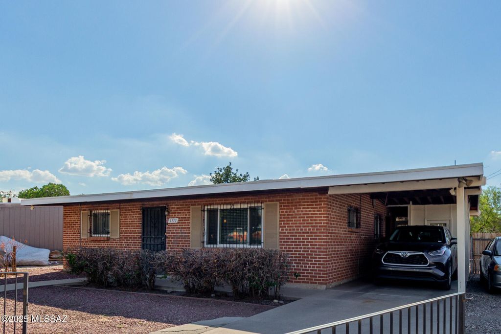 2777 N Alvernon Way, Tucson, AZ 85712