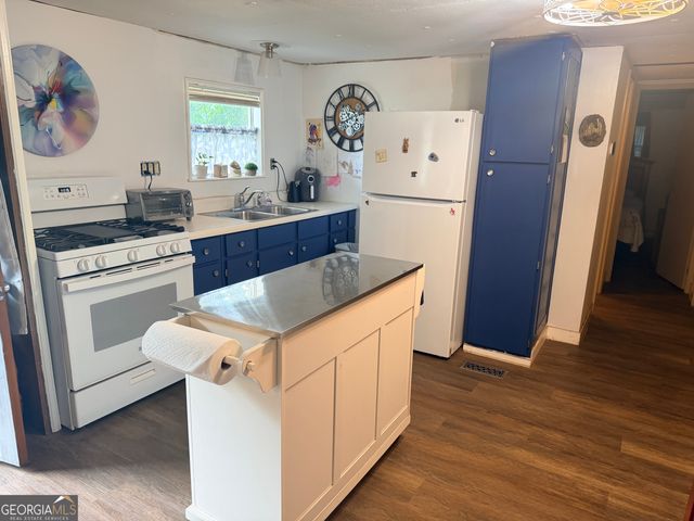124 Church Street, Moreland, GA 30259