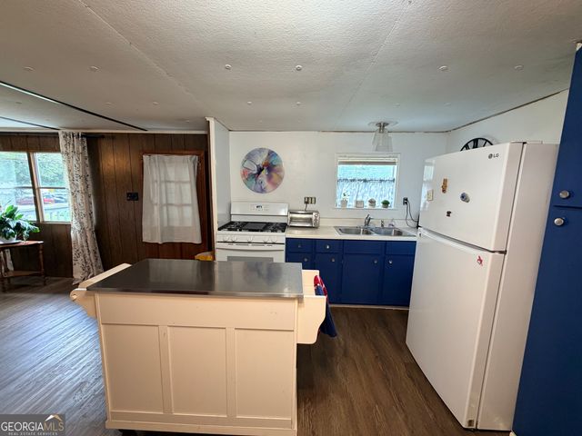 124 Church Street, Moreland, GA 30259