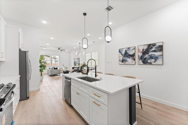 7128 Avenue Q, Houston, TX 77011