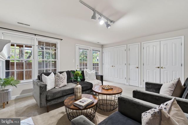 1146 N VERNON ST, Arlington, VA 22201