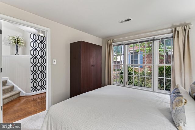 1146 N VERNON ST, Arlington, VA 22201