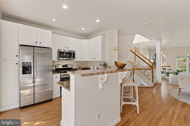 1146 N VERNON ST, Arlington, VA 22201