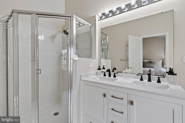 1146 N VERNON ST, Arlington, VA 22201