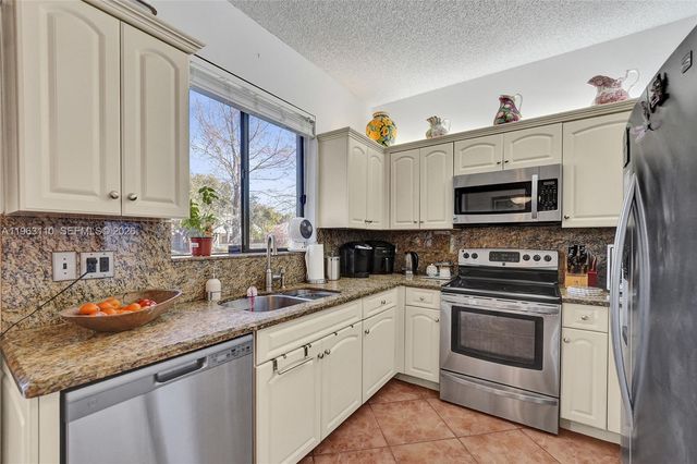 1025 NW 105th Way B-141, Plantation, FL 33322