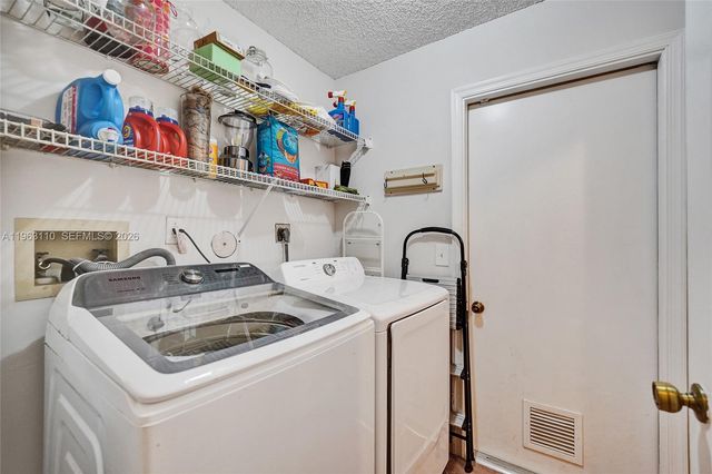 1025 NW 105th Way B-141, Plantation, FL 33322