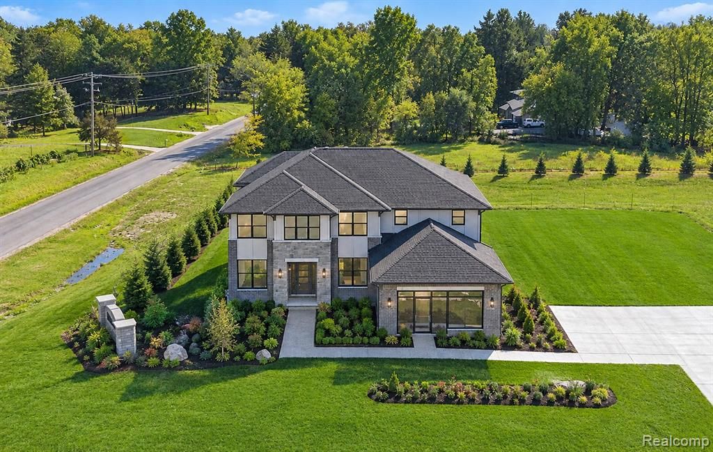 13268 Cousins Court, Washington, MI 48094