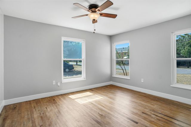4005 Medford Road, Fort Worth, TX 76103