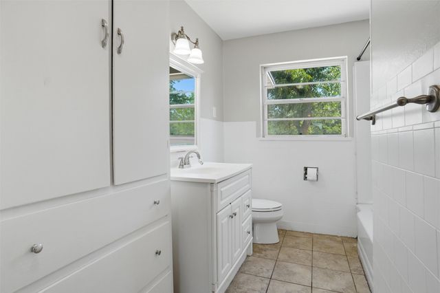 4005 Medford Road, Fort Worth, TX 76103