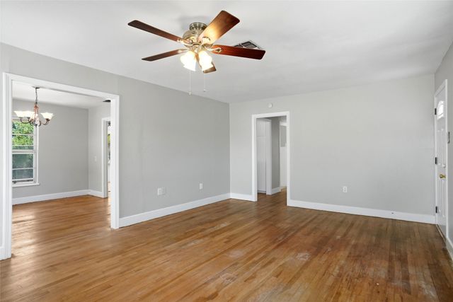 4005 Medford Road, Fort Worth, TX 76103