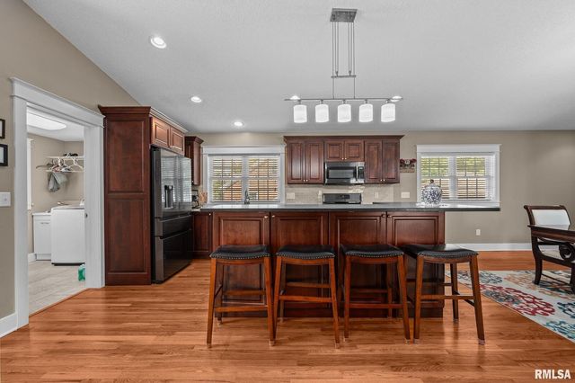 2720 Kennedy Dr Drive, East Moline, IL 61244