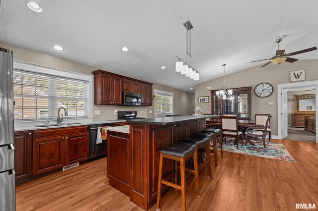 2720 Kennedy Dr Drive, East Moline, IL 61244