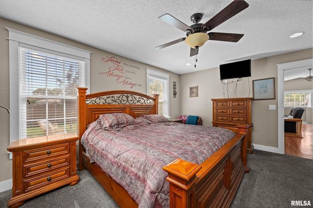 2720 Kennedy Dr Drive, East Moline, IL 61244