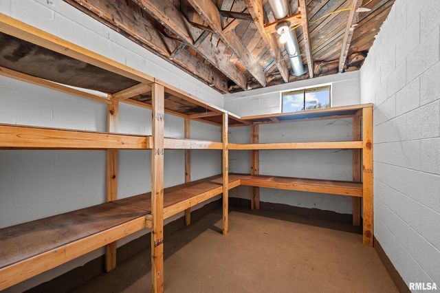 2720 Kennedy Dr Drive, East Moline, IL 61244