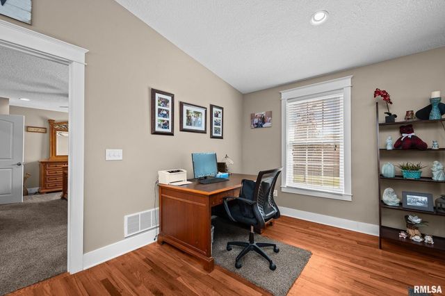 2720 Kennedy Dr Drive, East Moline, IL 61244