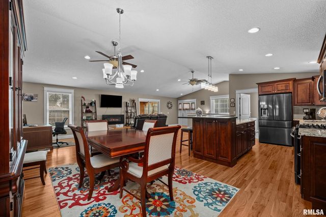 2720 Kennedy Dr Drive, East Moline, IL 61244