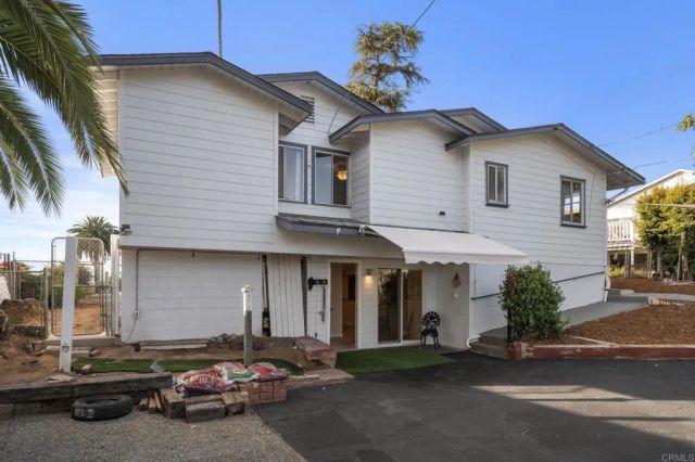 1330 Tower Drive, Vista, CA 92083