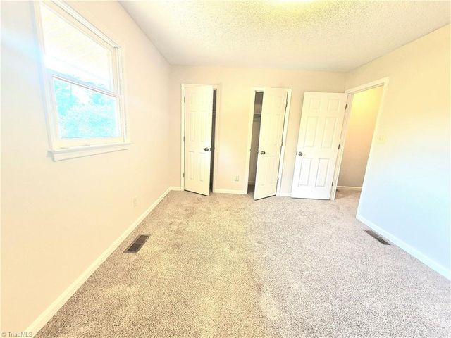 1018 Cedar Place Court, Winston-salem, NC 27107