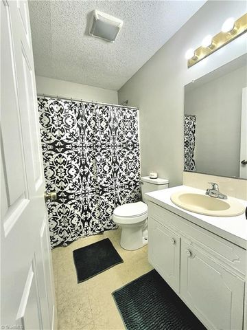 1018 Cedar Place Court, Winston-salem, NC 27107