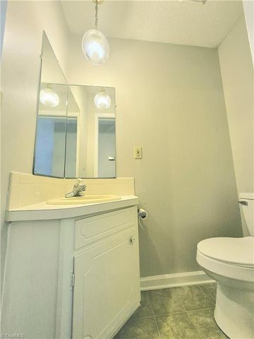 1018 Cedar Place Court, Winston-salem, NC 27107