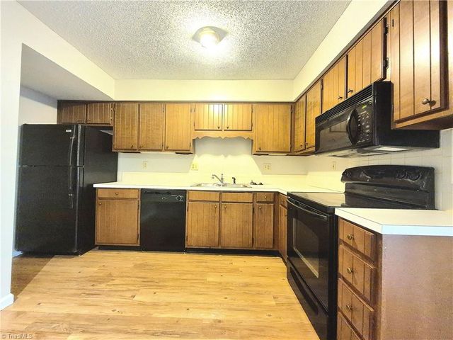 1018 Cedar Place Court, Winston-salem, NC 27107