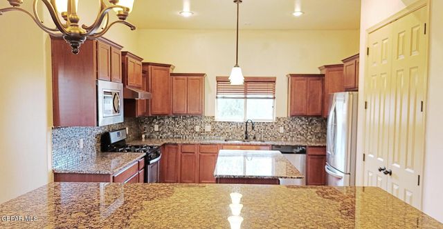 6065 VIA DE LOS ARBOLES, El Paso, TX 79932