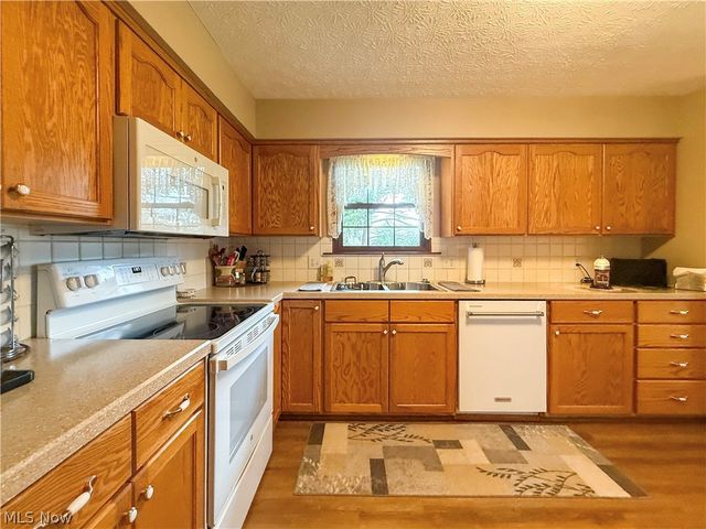 3225 Caprice Drive SW, Warren, OH 44481