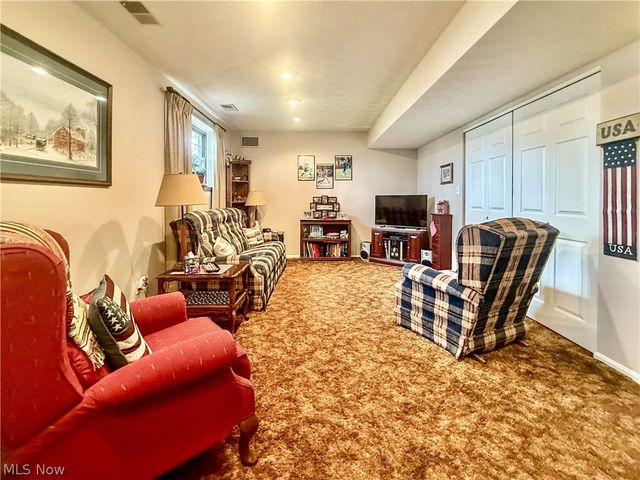 3225 Caprice Drive SW, Warren, OH 44481