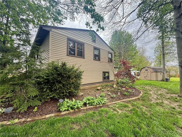 3225 Caprice Drive SW, Warren, OH 44481
