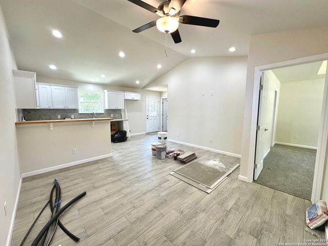 489 Oaklane St, Canyon Lake, TX 78133