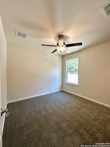 489 Oaklane St, Canyon Lake, TX 78133