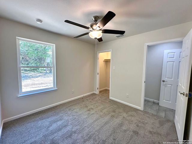 489 Oaklane St, Canyon Lake, TX 78133
