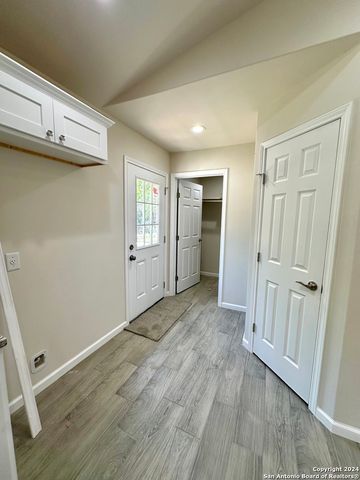 489 Oaklane St, Canyon Lake, TX 78133