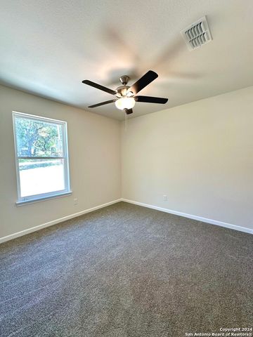 489 Oaklane St, Canyon Lake, TX 78133