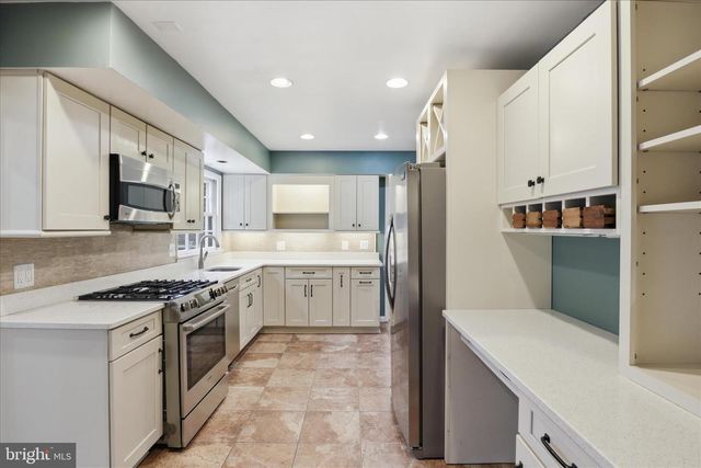 4901 RED FOX DR, Annandale, VA 22003