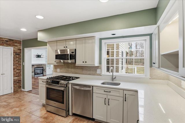 4901 RED FOX DR, Annandale, VA 22003