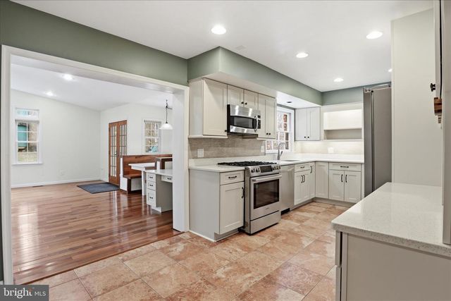 4901 RED FOX DR, Annandale, VA 22003