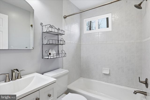 4901 RED FOX DR, Annandale, VA 22003