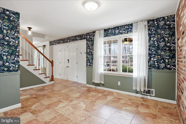 4901 RED FOX DR, Annandale, VA 22003