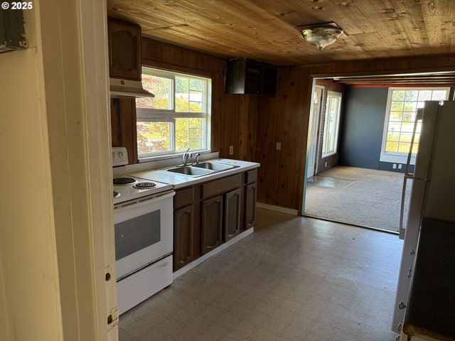 802 25TH Ave, Seaside, OR 97138