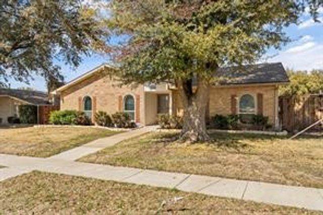 5025 Clover Valley Drive, The Colony, TX 75056
