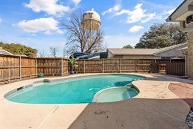 5025 Clover Valley Drive, The Colony, TX 75056