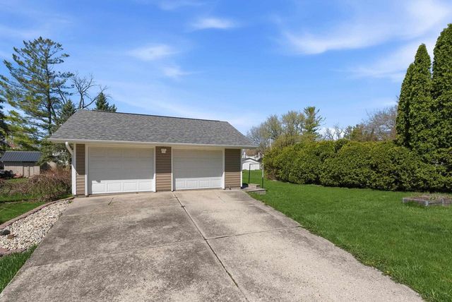 514 S University Avenue, Beaver Dam, WI 53916