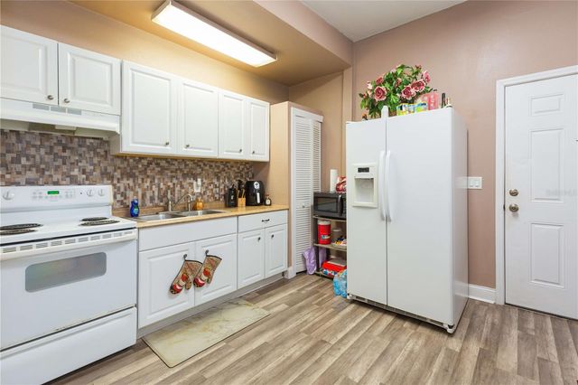 2322 W CHERRY STREET, Tampa, FL 33607